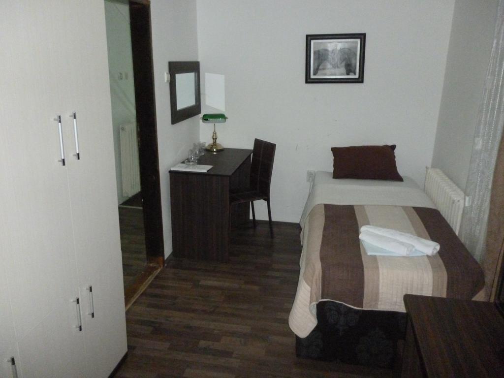 לסקובץ Gros Hotel - Leskovac מראה חיצוני תמונה