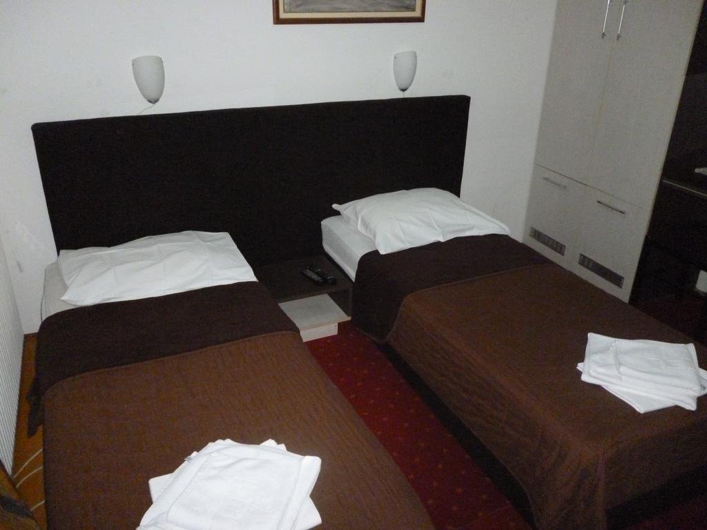 לסקובץ Gros Hotel - Leskovac מראה חיצוני תמונה