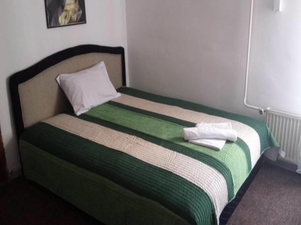 לסקובץ Gros Hotel - Leskovac מראה חיצוני תמונה