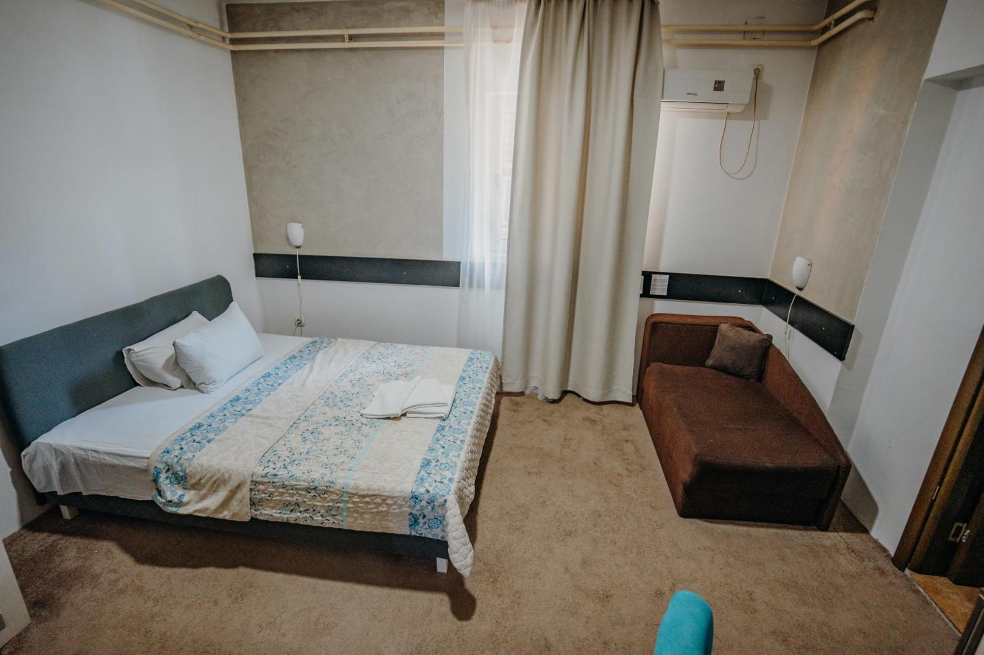 לסקובץ Gros Hotel - Leskovac מראה חיצוני תמונה