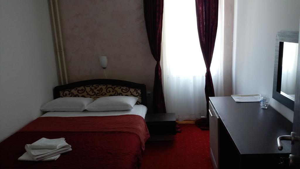לסקובץ Gros Hotel - Leskovac מראה חיצוני תמונה