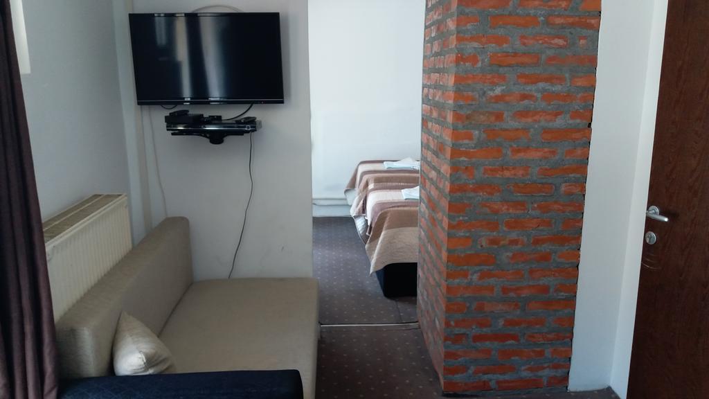 לסקובץ Gros Hotel - Leskovac מראה חיצוני תמונה