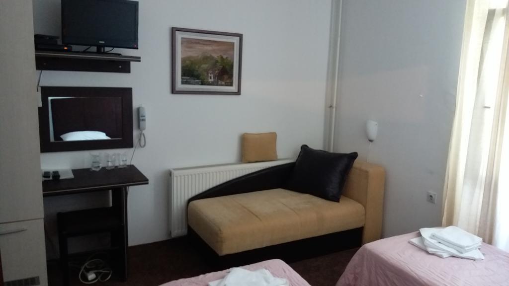 לסקובץ Gros Hotel - Leskovac מראה חיצוני תמונה