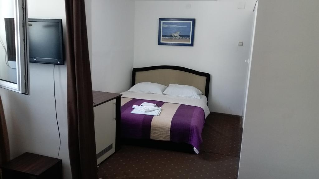 לסקובץ Gros Hotel - Leskovac מראה חיצוני תמונה