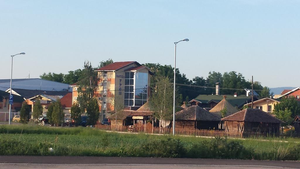 לסקובץ Gros Hotel - Leskovac מראה חיצוני תמונה