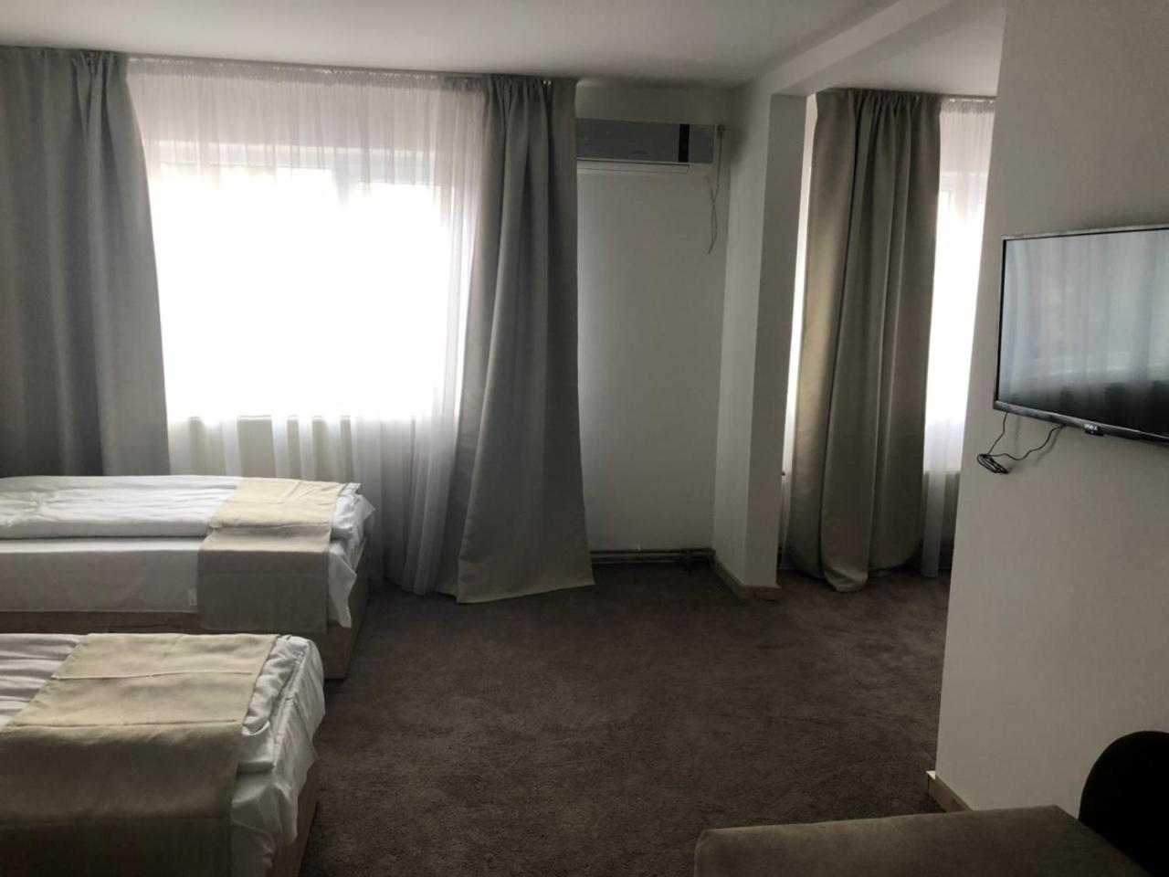 לסקובץ Gros Hotel - Leskovac מראה חיצוני תמונה
