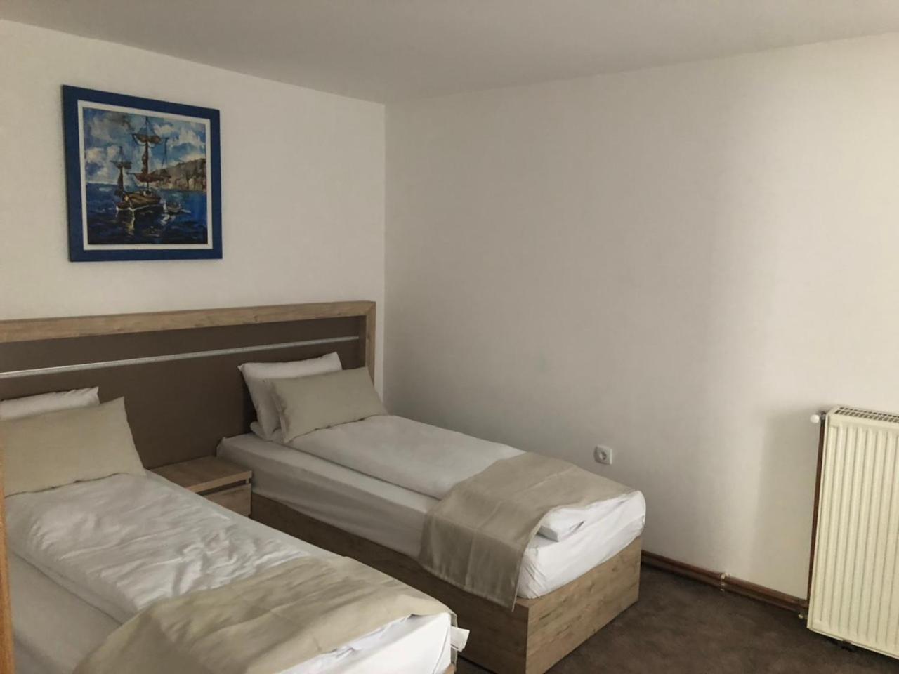 לסקובץ Gros Hotel - Leskovac מראה חיצוני תמונה