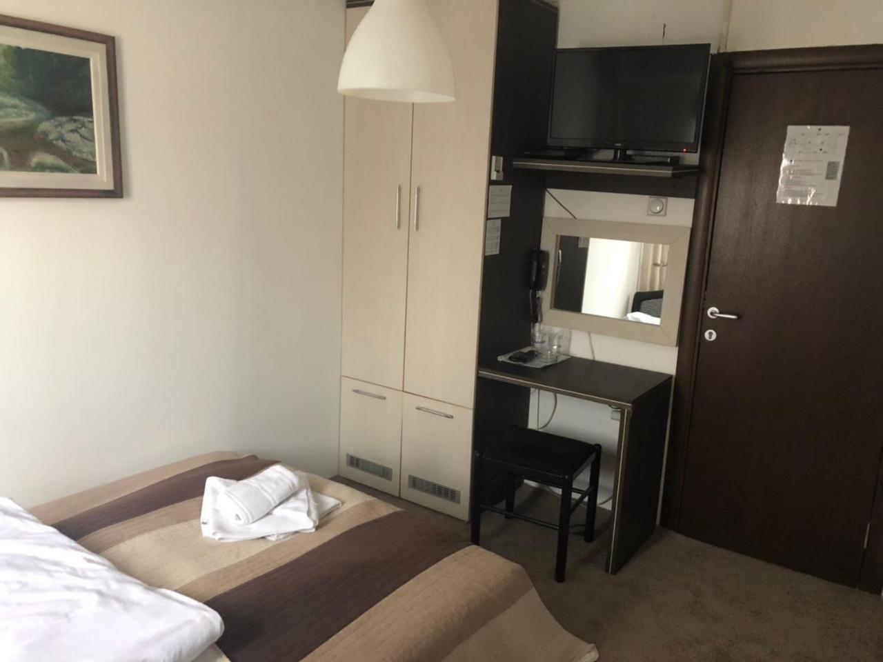 לסקובץ Gros Hotel - Leskovac מראה חיצוני תמונה