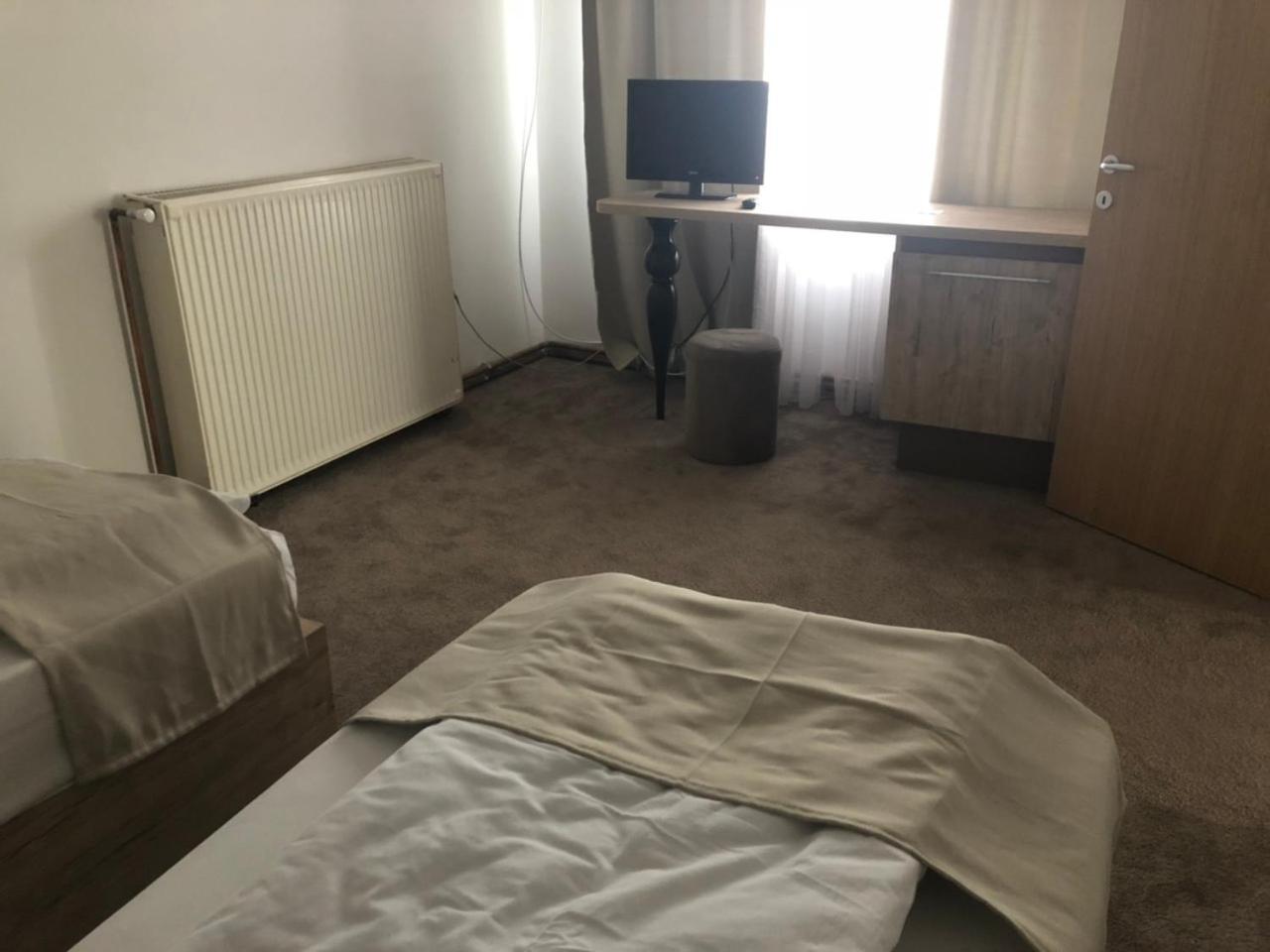 לסקובץ Gros Hotel - Leskovac מראה חיצוני תמונה