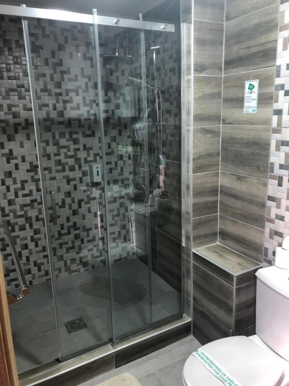 לסקובץ Gros Hotel - Leskovac מראה חיצוני תמונה