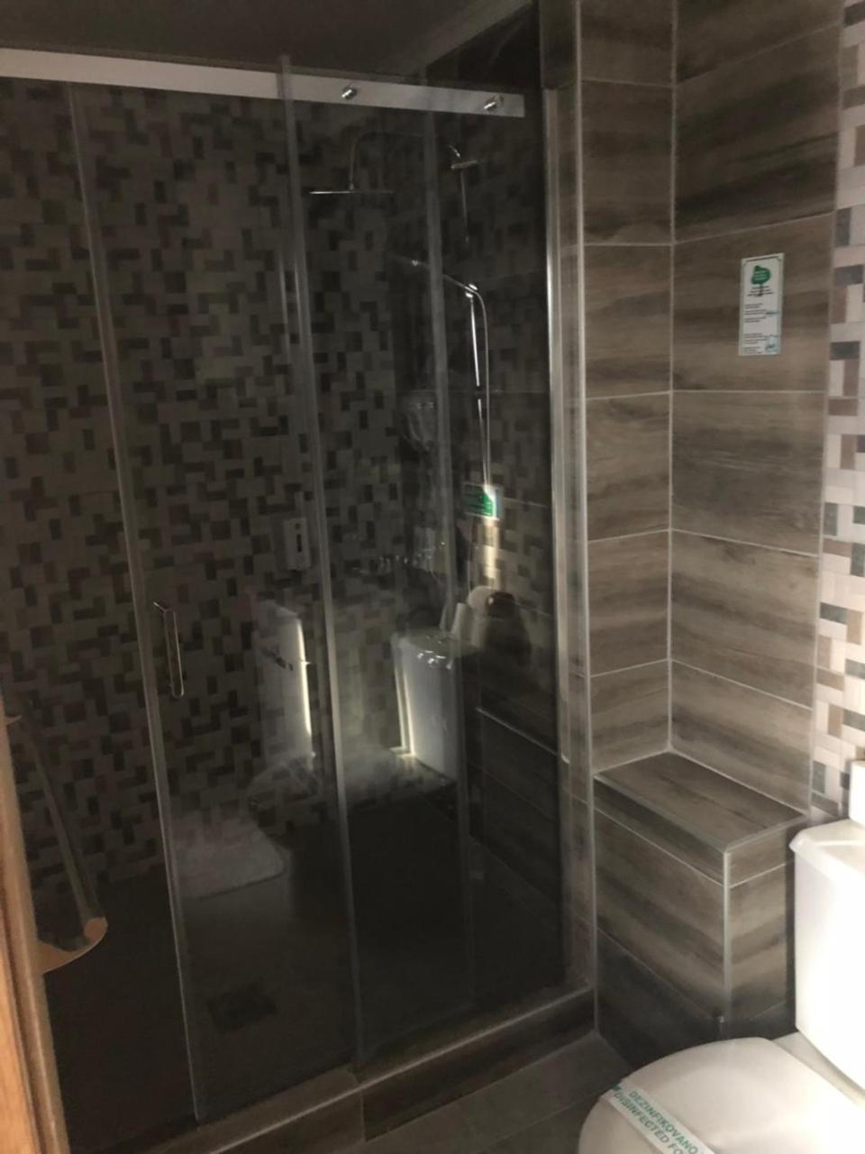 לסקובץ Gros Hotel - Leskovac מראה חיצוני תמונה