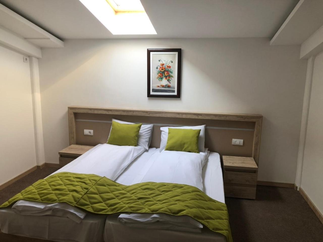 לסקובץ Gros Hotel - Leskovac מראה חיצוני תמונה